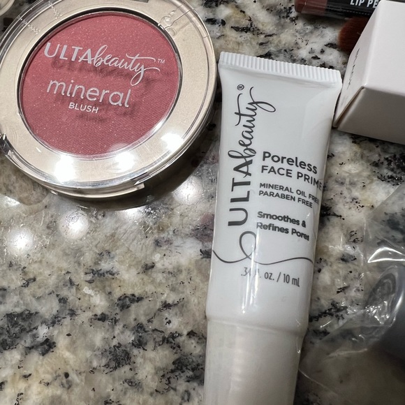 NWT makeup bundle - Picture 7 of 8